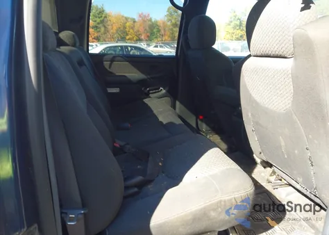 2002 Chevrolet Avalanche 1500 z USA, uszkodzony, nr VIN 3GNEK13TX2G265848